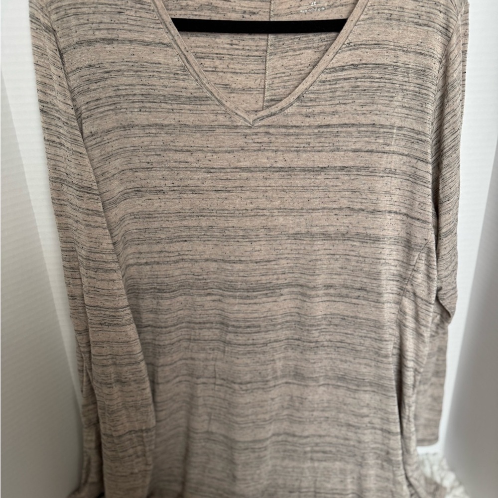 Women's Striped V-Neck Top - Gray